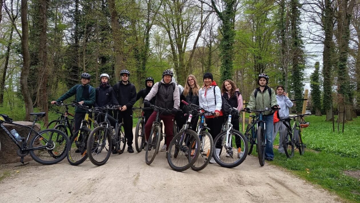 Lotnicy w&nbsp;rajdzie rowerowym Rowerowej Zielonej Góry!✈️🚴‍♀️
